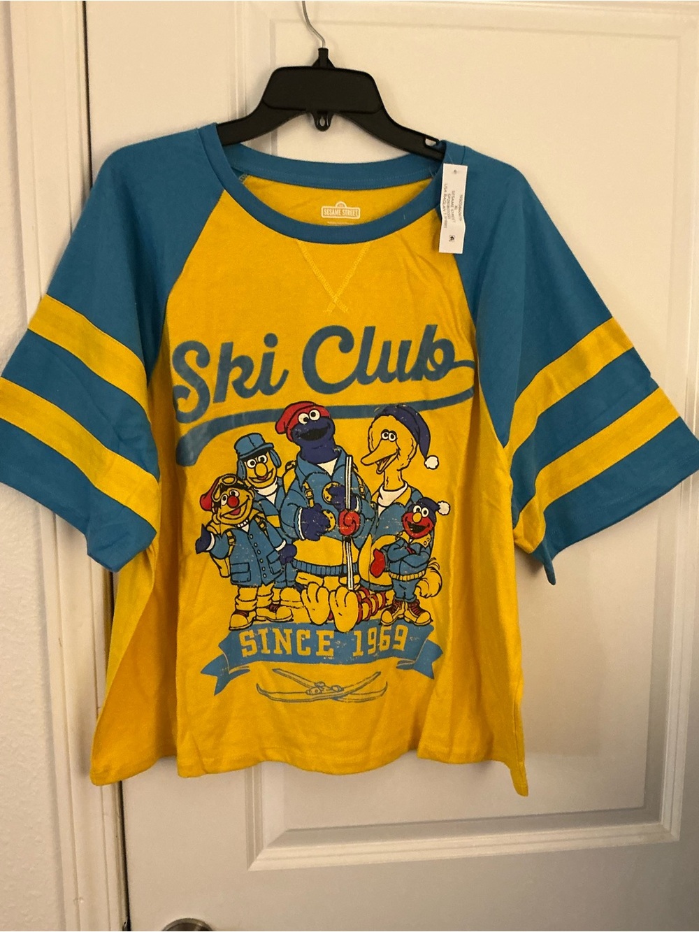 Sesame Street Ski Club Since 1969 Raglan Baseball Tee Shirt XL NWT Yellow